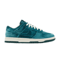 Nike Wmns Dunk Low 'Green Velvet'