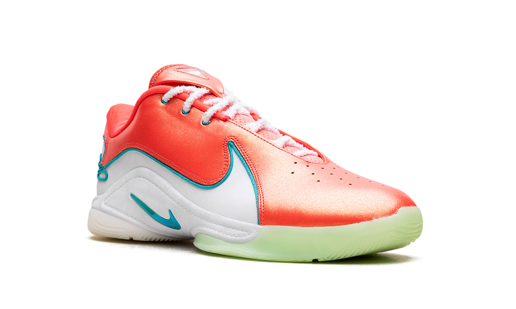 LeBron 22 "Christmas" HV5148 600
