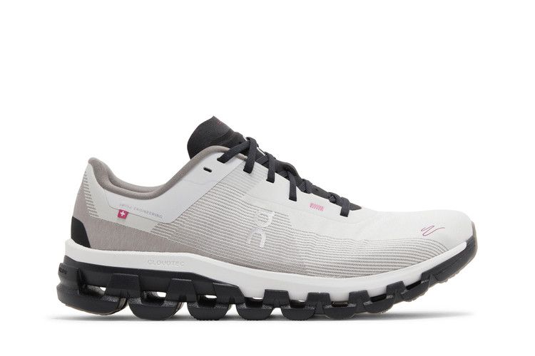 ON Cloudflow 4 DISTANCE 'White Black'