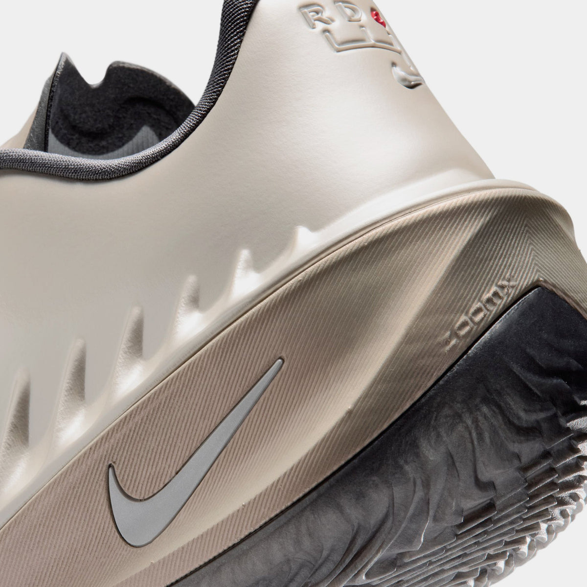 G.T. Cut 4 Rob Dilingham Mens Basketball Shoes (Metallic Silver/Iron Grey)