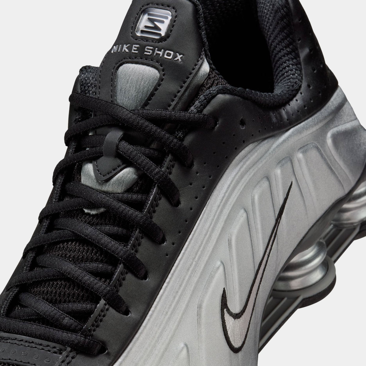 Shox R4 Mens Running Shoes (Metallic Silver/Black/Metallic Silver/Metallic Silver)