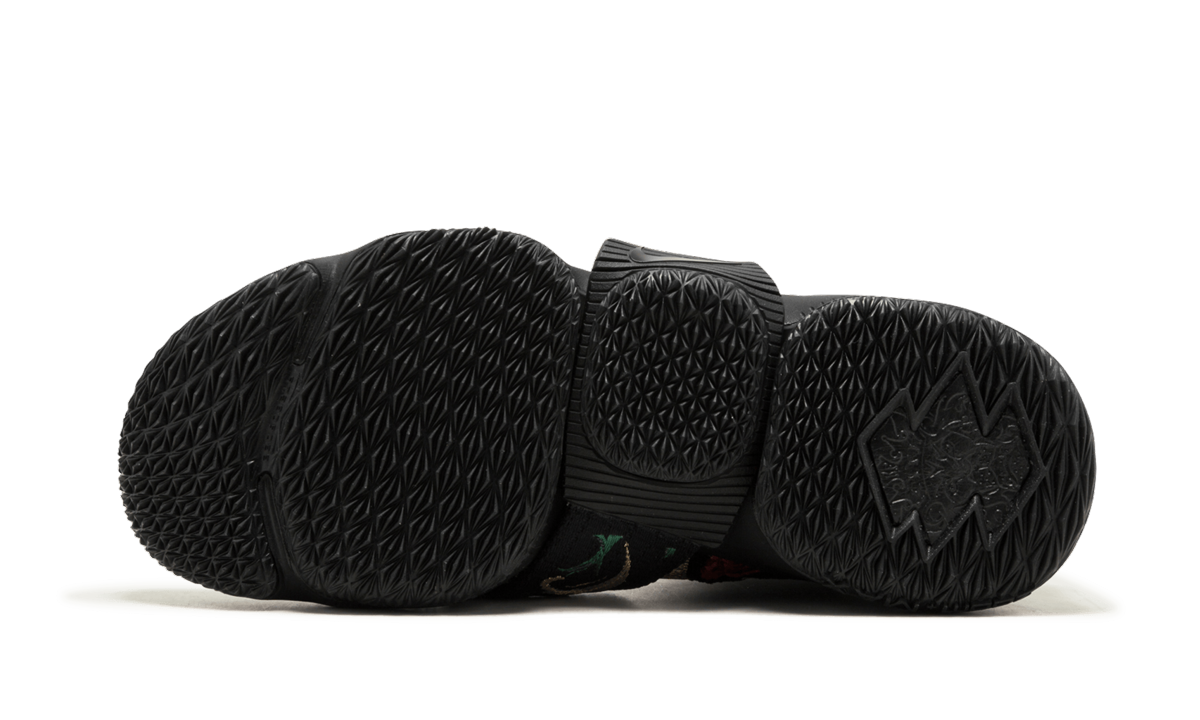 Lebron 15 Lif "King's Crown" AO1068 001