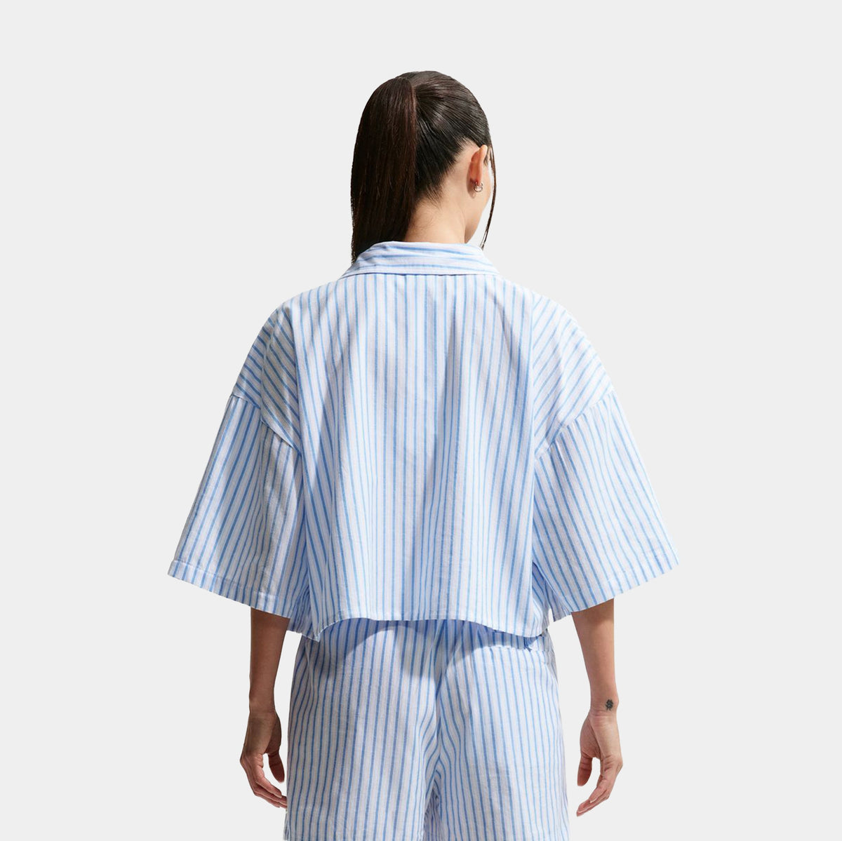 Sportswear Chill Poplin Oversized Striped Womens Short Sleeve Shirt (Light Photo Blue/Hydrogen Blue/Summit White)