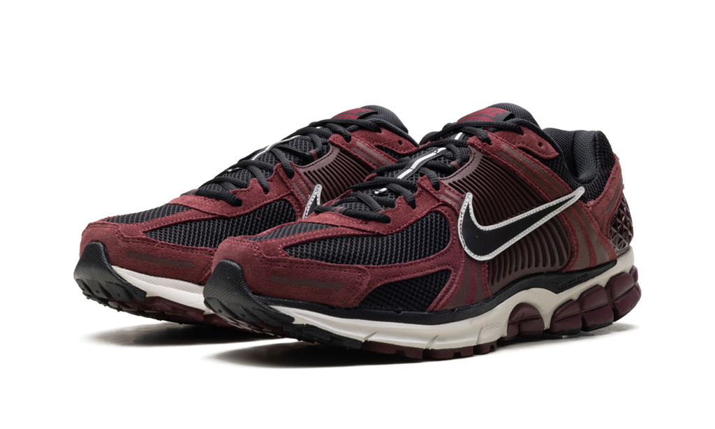 Zoom Vomero 5 "Dark Team Red" HF1553 601