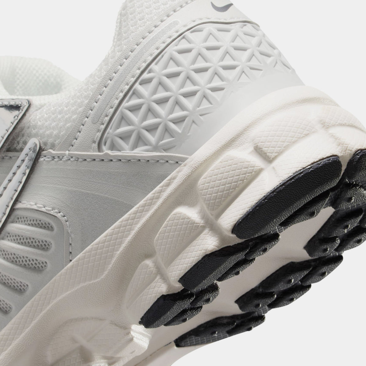 Vomero 5 Preschool Running Shoes (Photon Dust/Gridiron/Sail/Chrome)