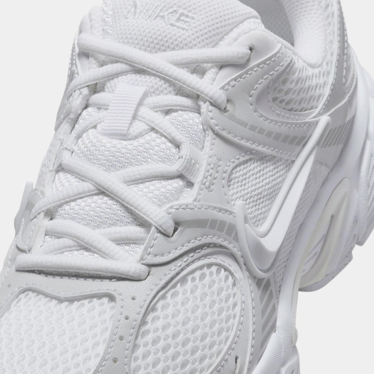 V5 RNR Womens Running Shoes (White/Black/Metallic Silver/White)