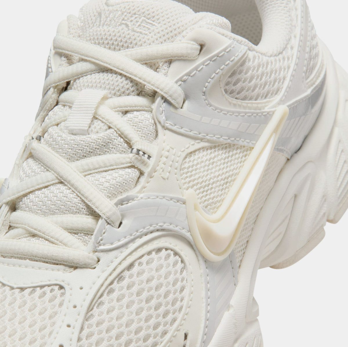 V5 RNR Womens Running Shoes (Phantom/Phantom/Sail/Metallic Summit White)