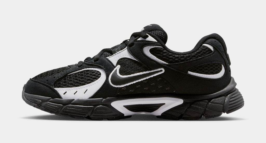 V5 Runner Suede Grade School Running Shoes (Black/White)