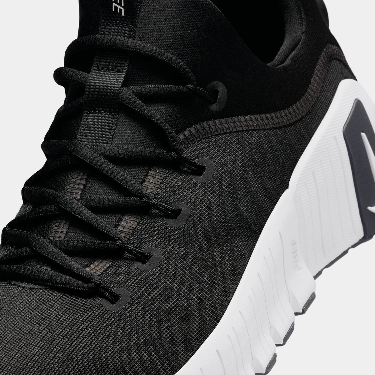 Free Metcon 6 Mens Running Shoes (Black/White)