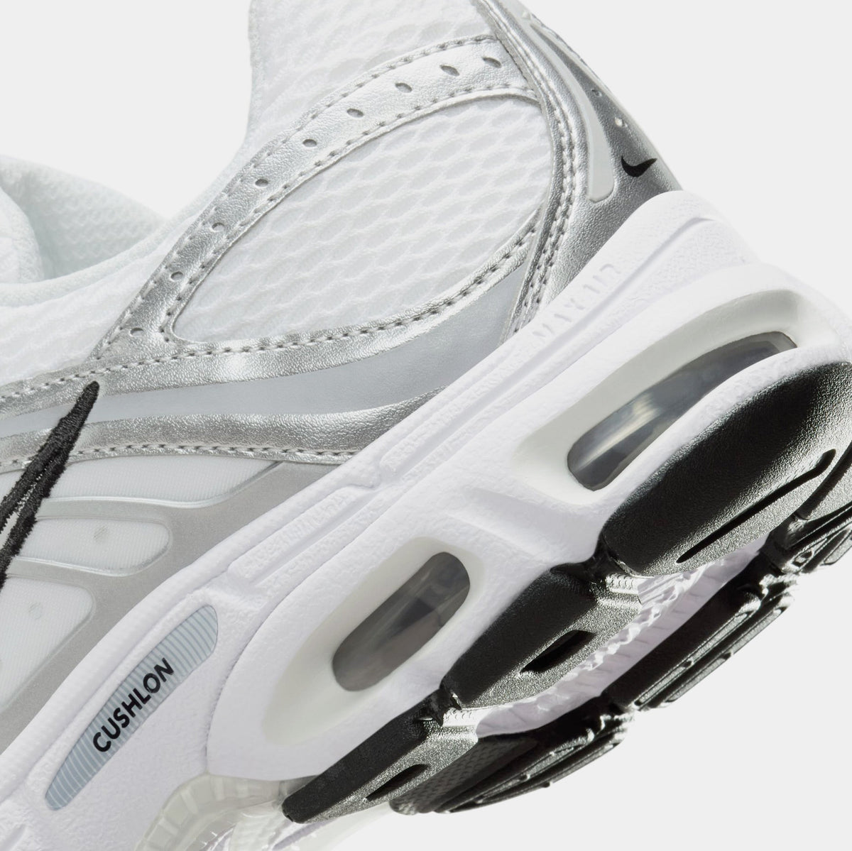 Air Max Moto 2K Womens Running Shoes (White/Metallic Silver/Black/Photon Dust)