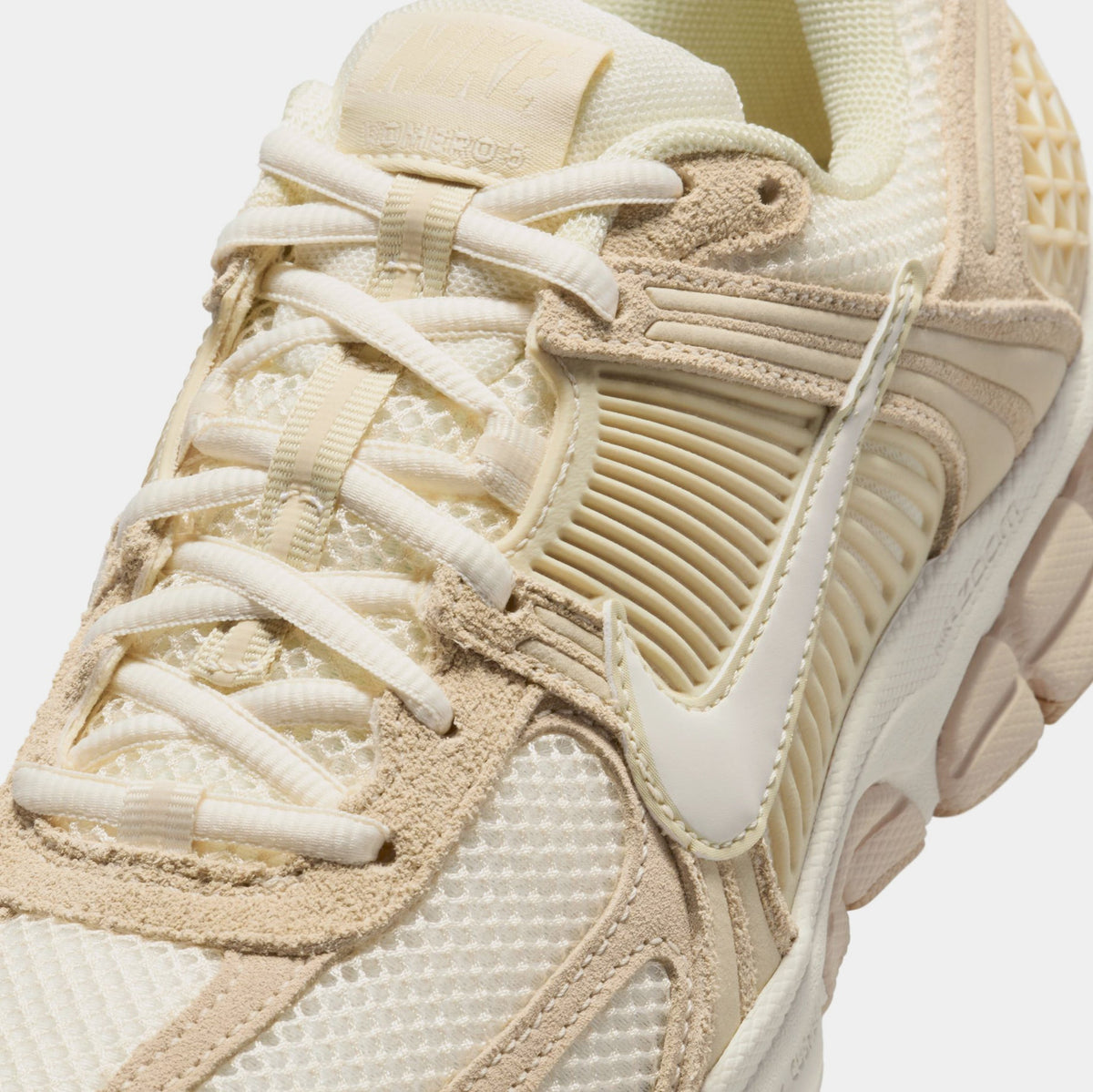 Vomero 5 Womens Running Shoes (Beige/Beach/Light Sail)