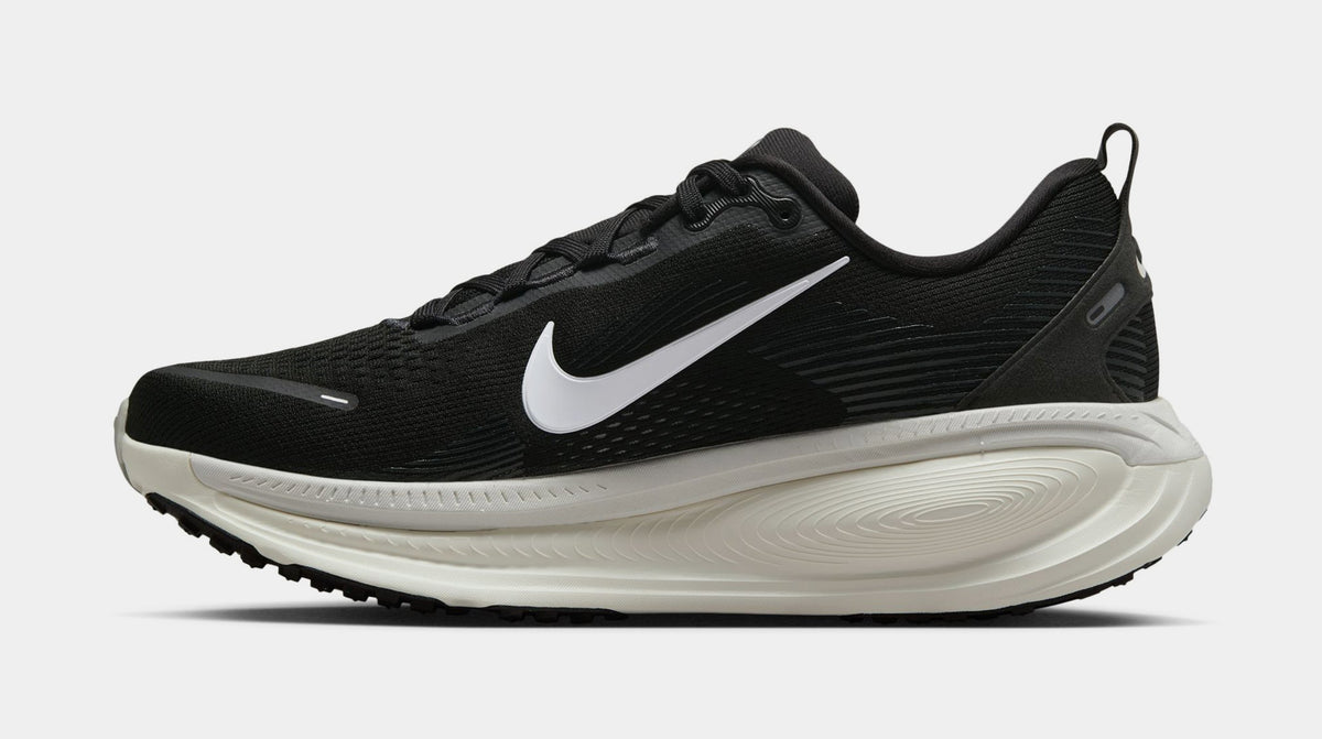 Vomero 18 Mens Running Shoes (Black/Coconut Milk/Light Iron Ore/Summit White)