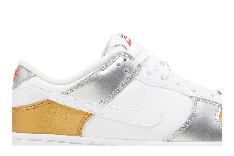 Nike Wmns Dunk Low SE 'Silver Gold Metallic'