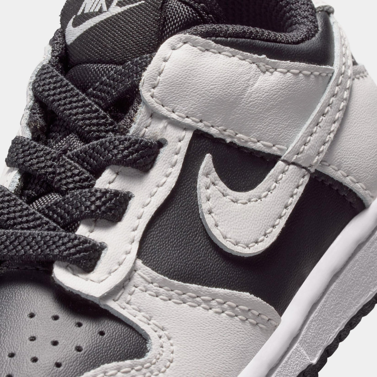 Dunk Low Infant Toddler Lifestyle Shoes (Black/Platinum Tint/White)