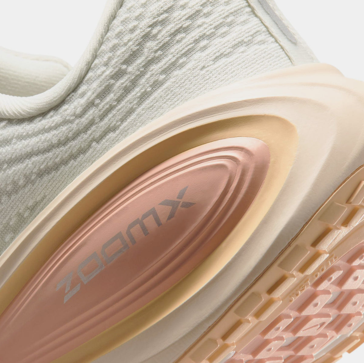 Vomero Plus Womens Running Shoes (Light Bone/Metallic Silver/Arctic Orange)