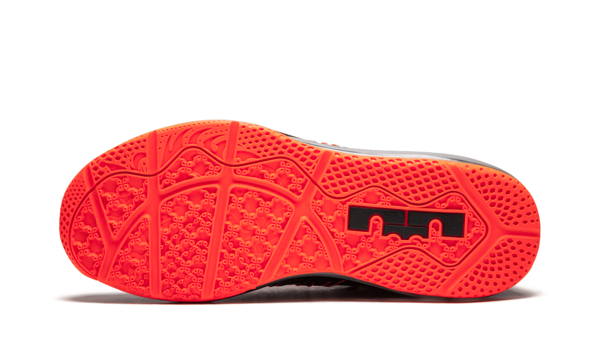 LeBron X Low "Black Total Crimson" 579765 001