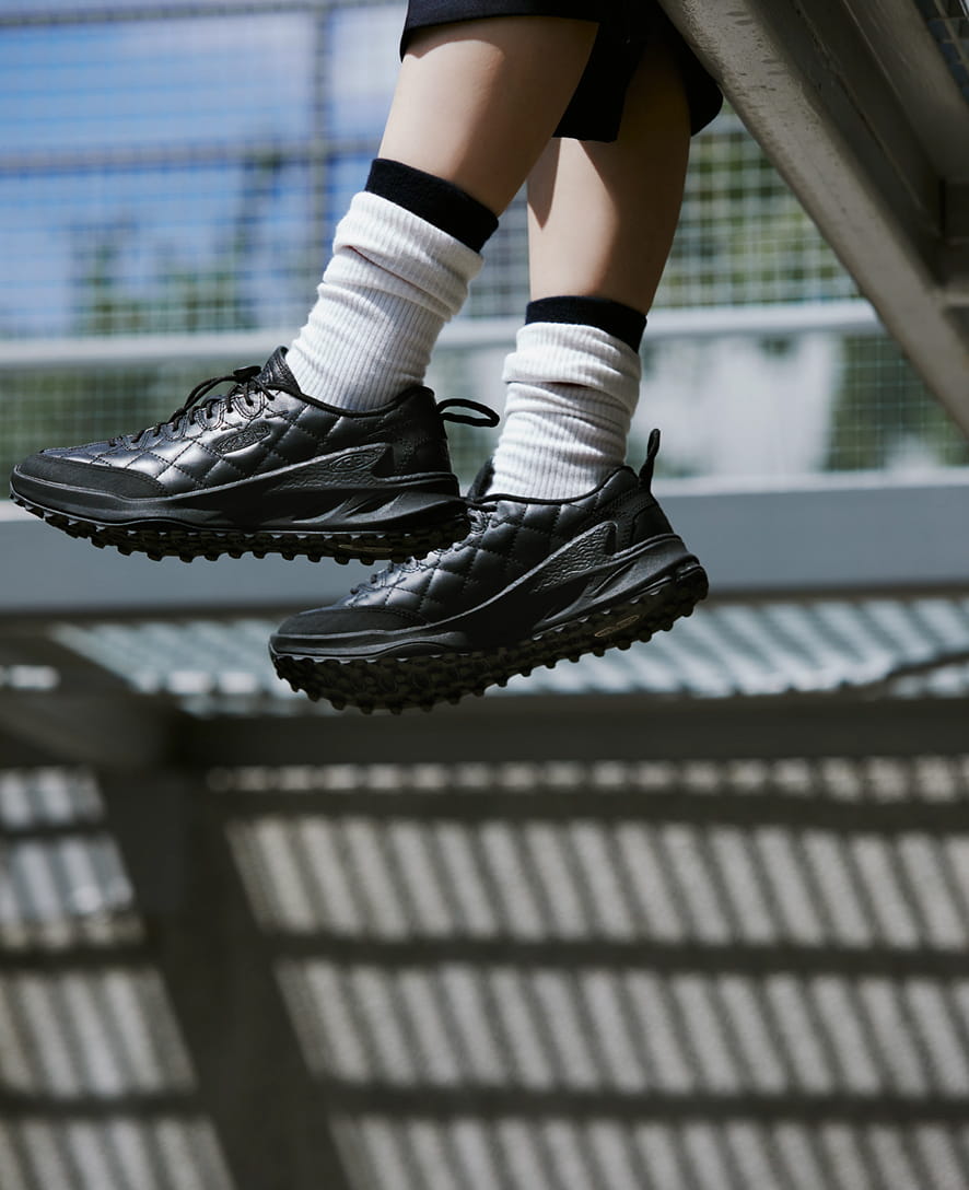 Women's Jasper Zionic DOE Sneaker  |  Doe Black/Star White