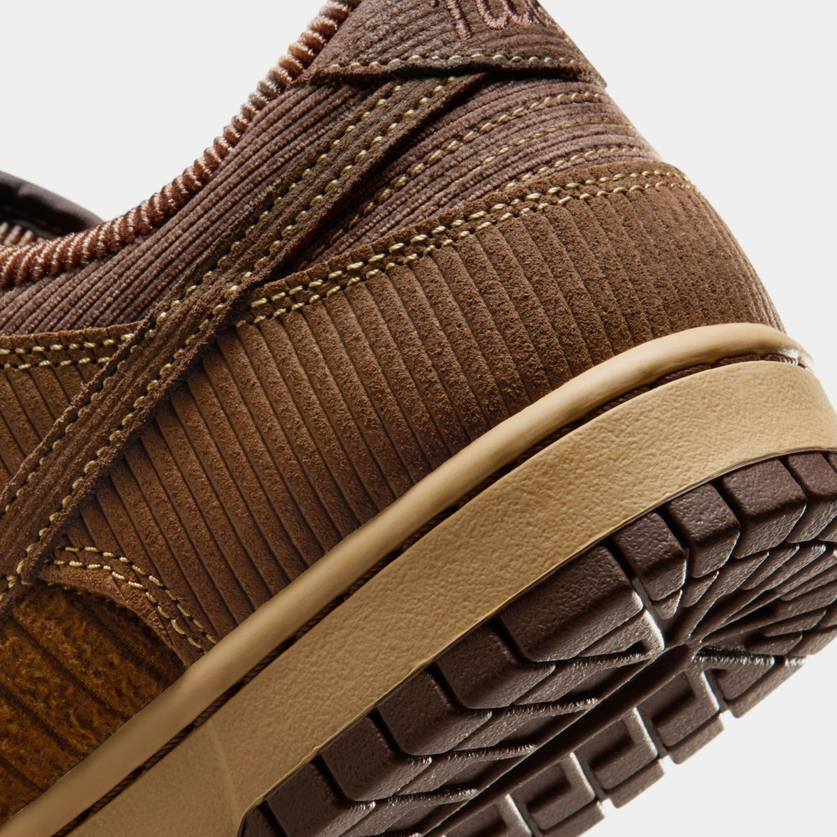 Dunk Low Mens Lifestyle Shoes (Light British Tan)