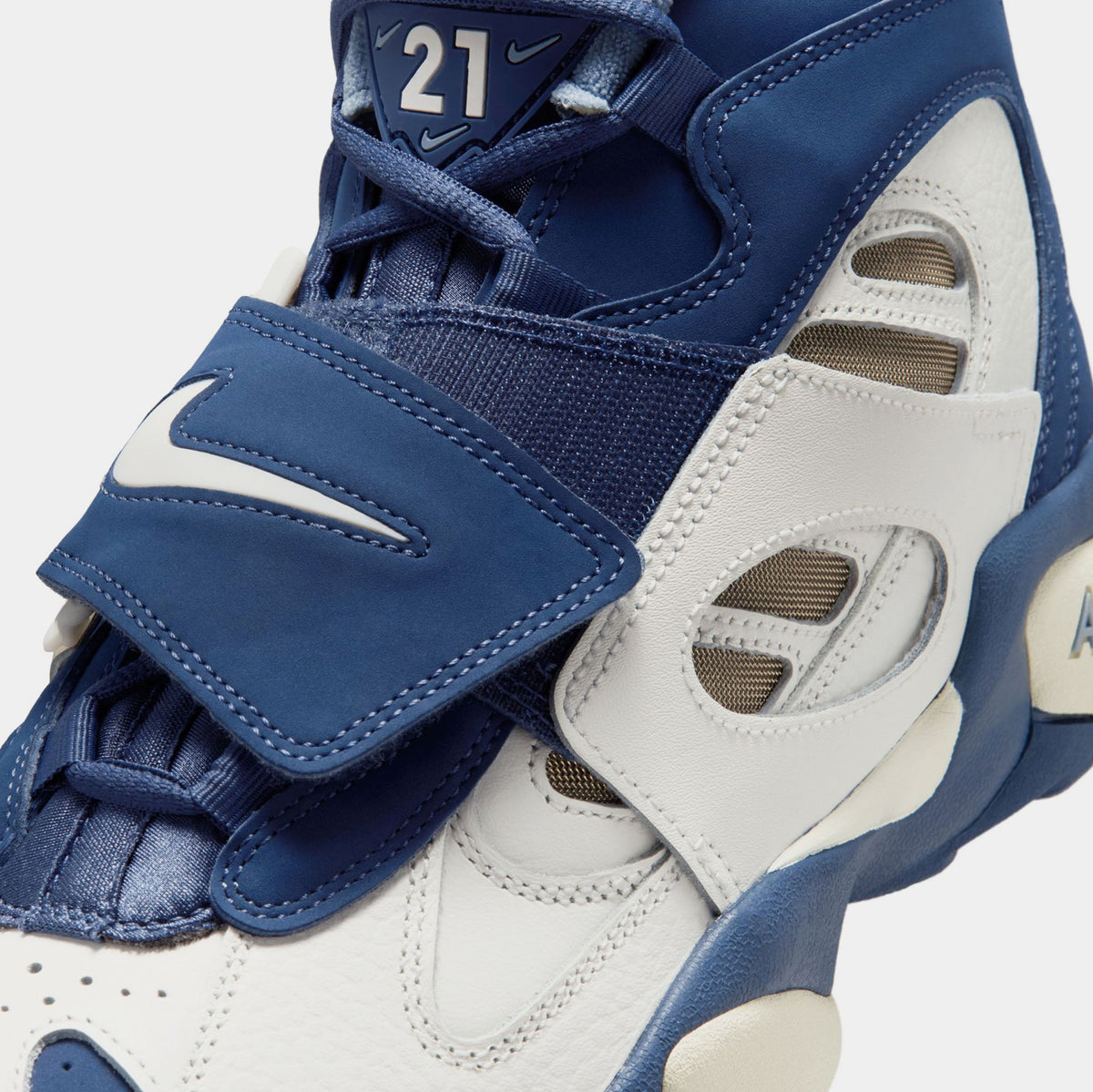 Air Diamond Turf II Sail And Blue Grey Mens Basketball Shoes (Sail/Mystic Navy/Blue Grey/Metallic Gold)
