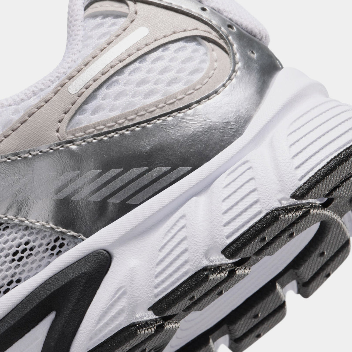 V5 RNR Grade School Running Shoes (White/Vast Grey/Photon Dust/Black)