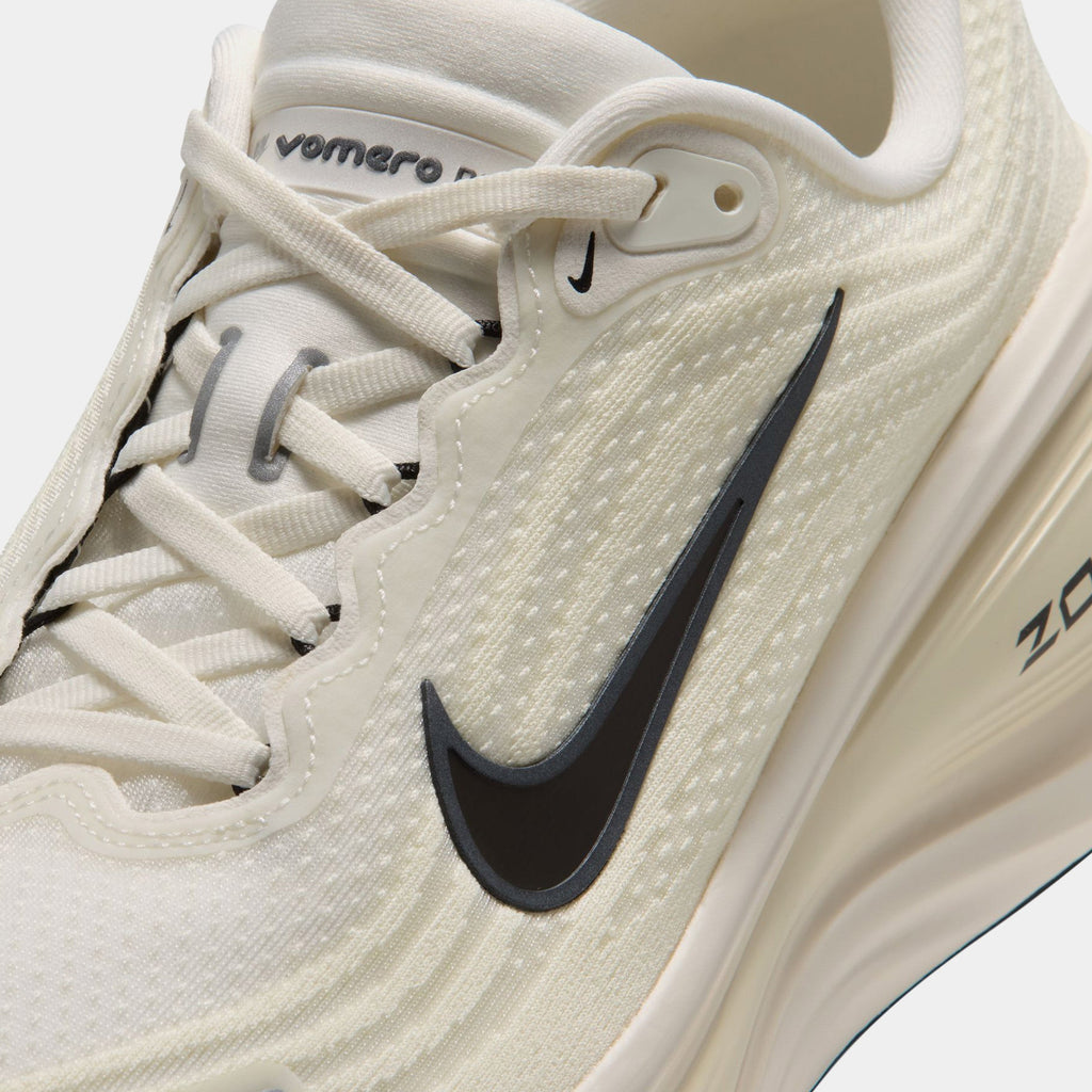 Vomero Plus Mens Running Shoes (Sail/Black/Coconut Milk/Pale Ivory)