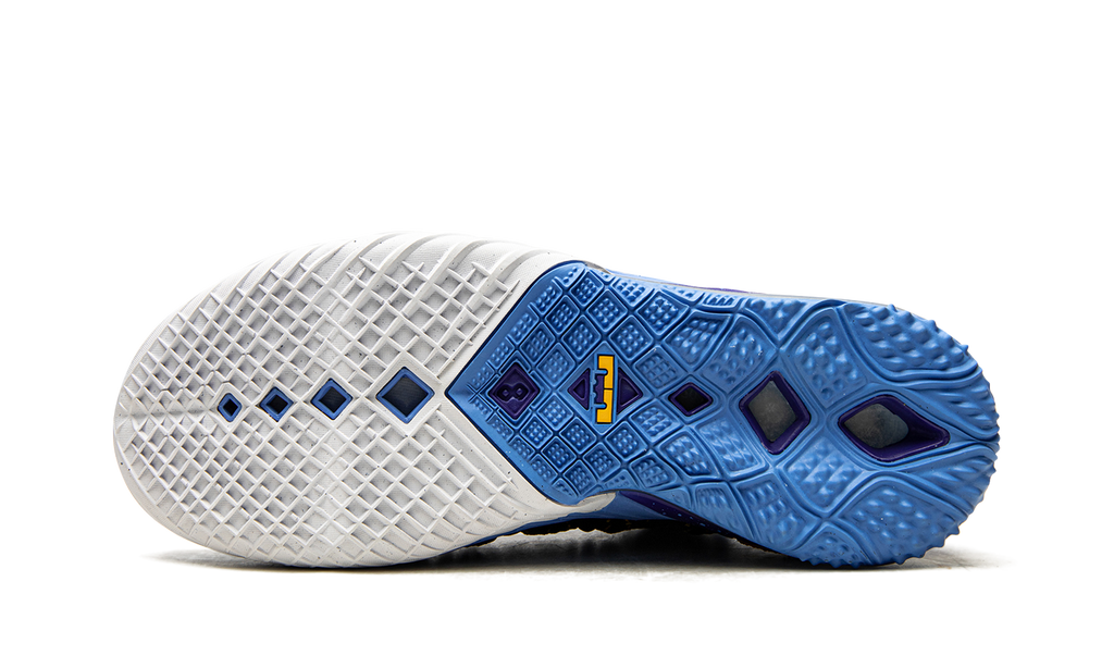 LeBron 18 "Dynasty - Minneapolis Lakers" CQ9283 006