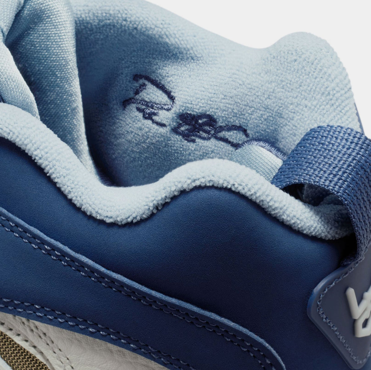 Air Diamond Turf II Sail And Blue Grey Mens Basketball Shoes (Sail/Mystic Navy/Blue Grey/Metallic Gold)