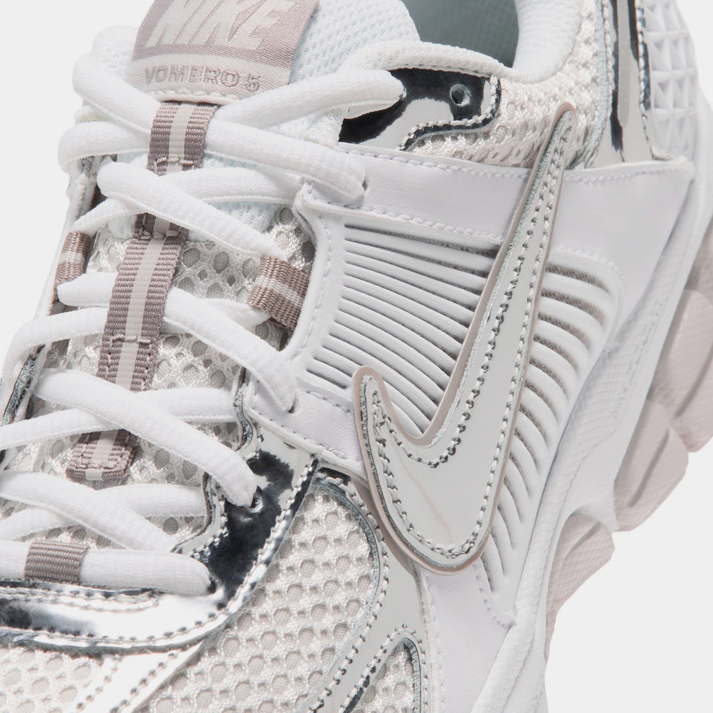 Zoom Vomero 5 Womens Running Shoes (White/Metallic Silver/Light Bone)