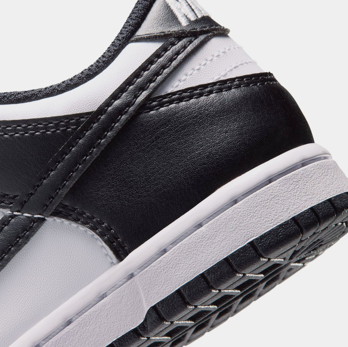 Dunk Low Preschool Lifestyle Shoes (White/Black/White)