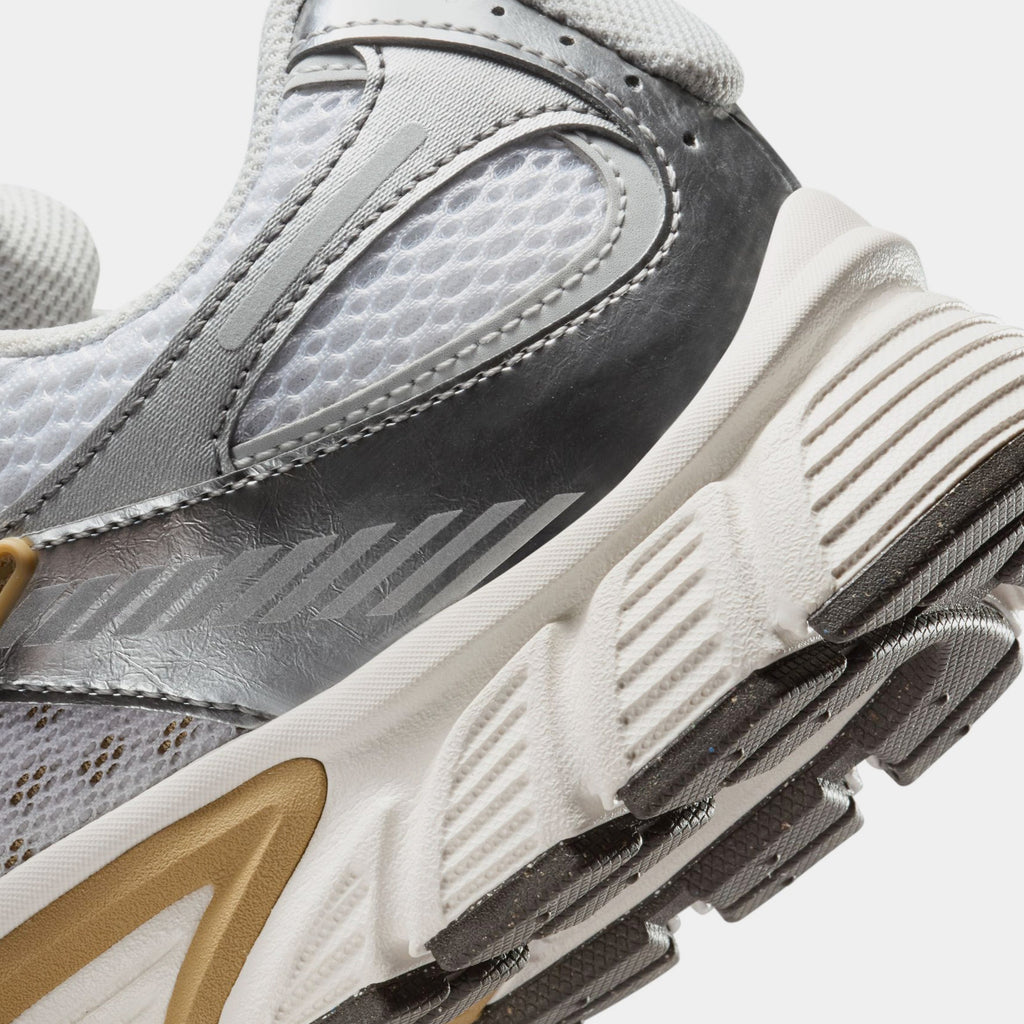 V5 RNR Mens Running Shoes (White/Parachute Beige/Metallic Pewter/Medium Ash)