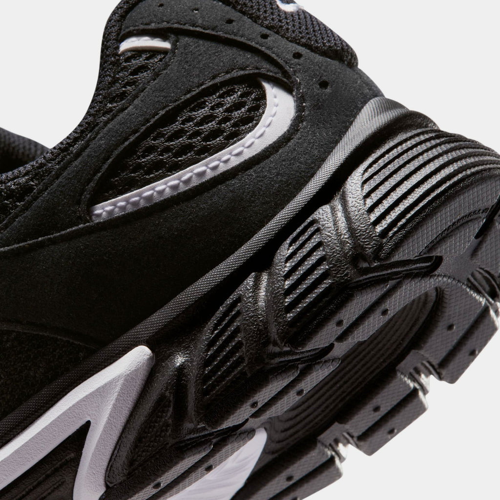 V5 Runner Suede Grade School Running Shoes (Black/White)