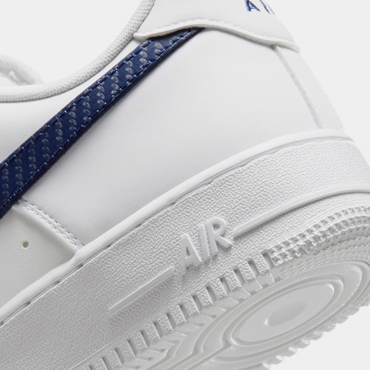 Air Force 1 '07 Mens Lifestyle Shoes (White/Midnight Navy/White)