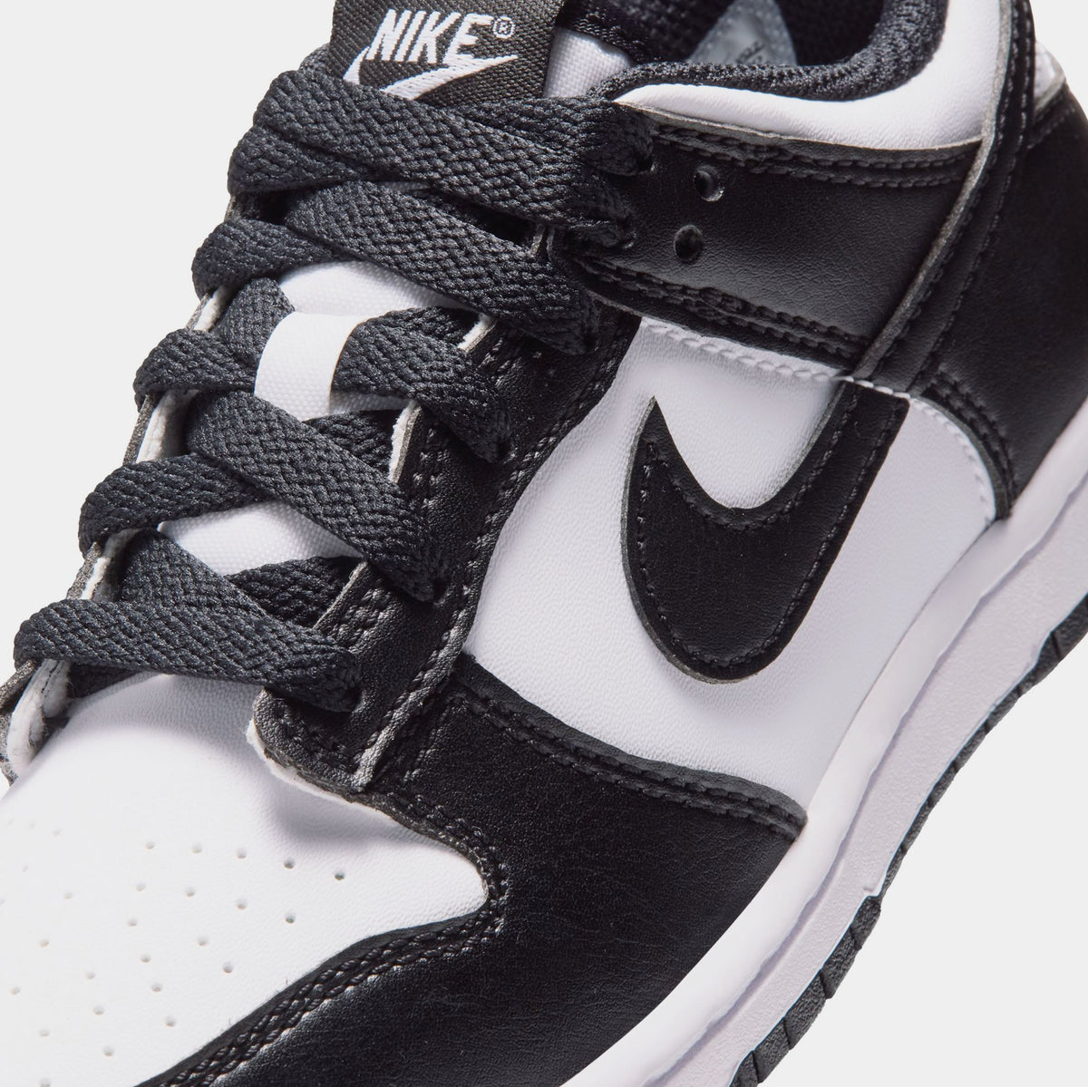 Dunk Low Preschool Lifestyle Shoes (White/Black/White)