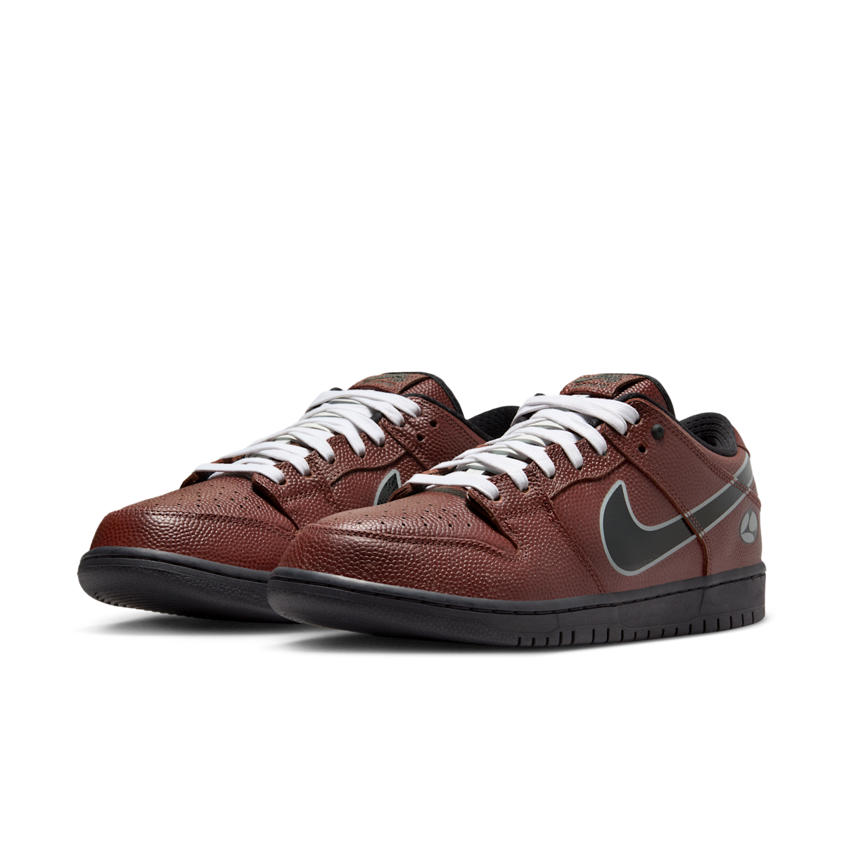 Men's  SB Dunk Low Pro Skate Shoes