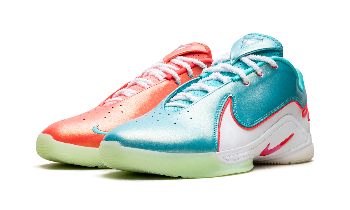 LeBron 22 "Christmas" HV5148 600