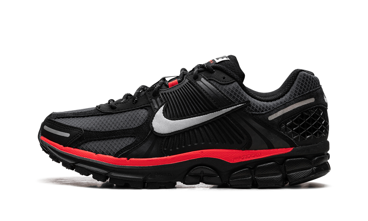 Zoom Vomero 5 "Black Metallic University Red" HV2527 002