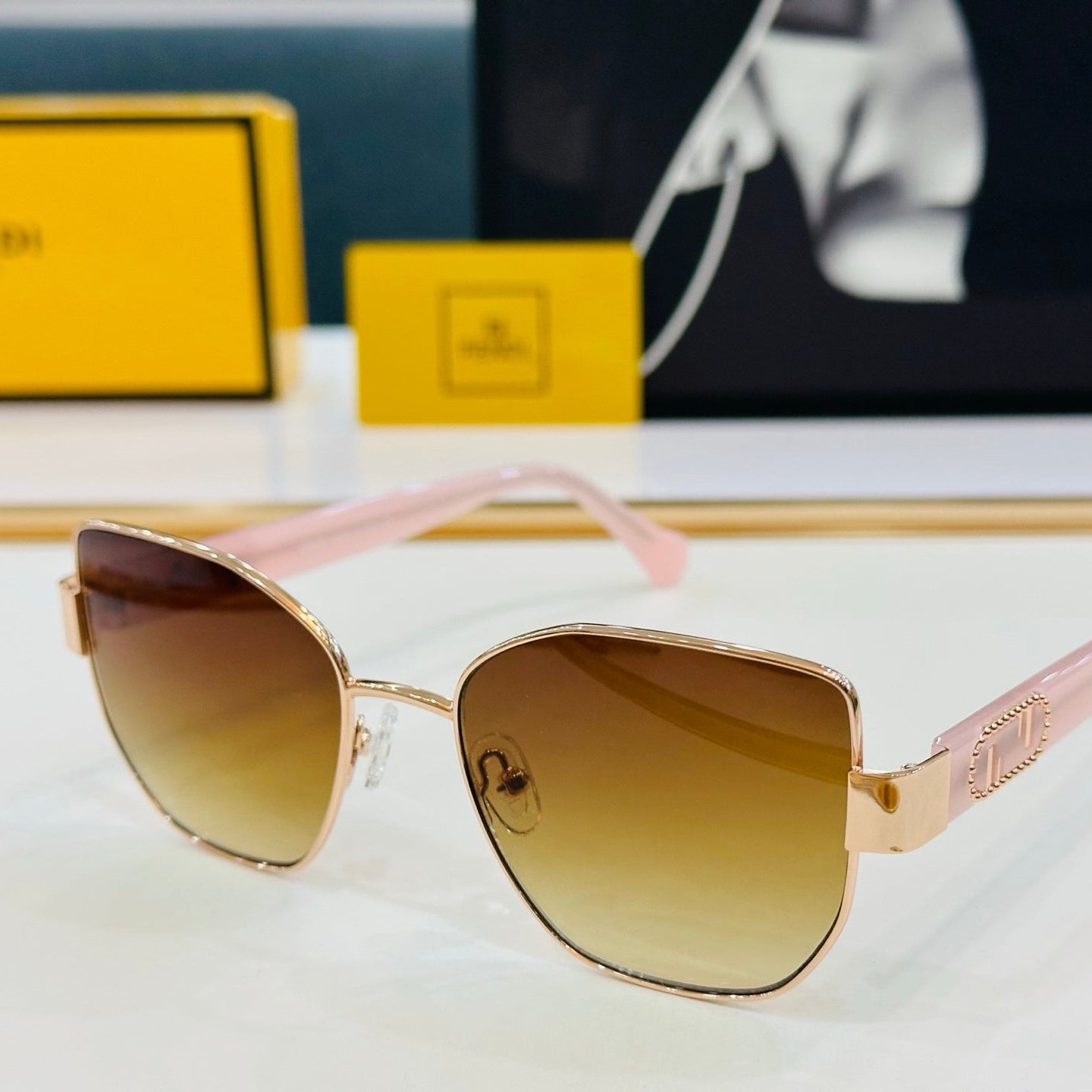 BAGUETTE SQUARE FRAME SUNGLASSES FE40051 IN METAL