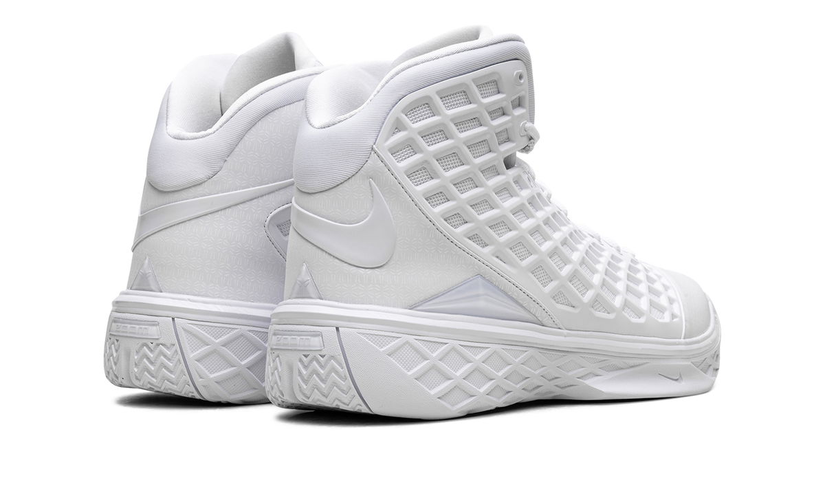 Kobe 3 "Protro Halo" HQ9153 100
