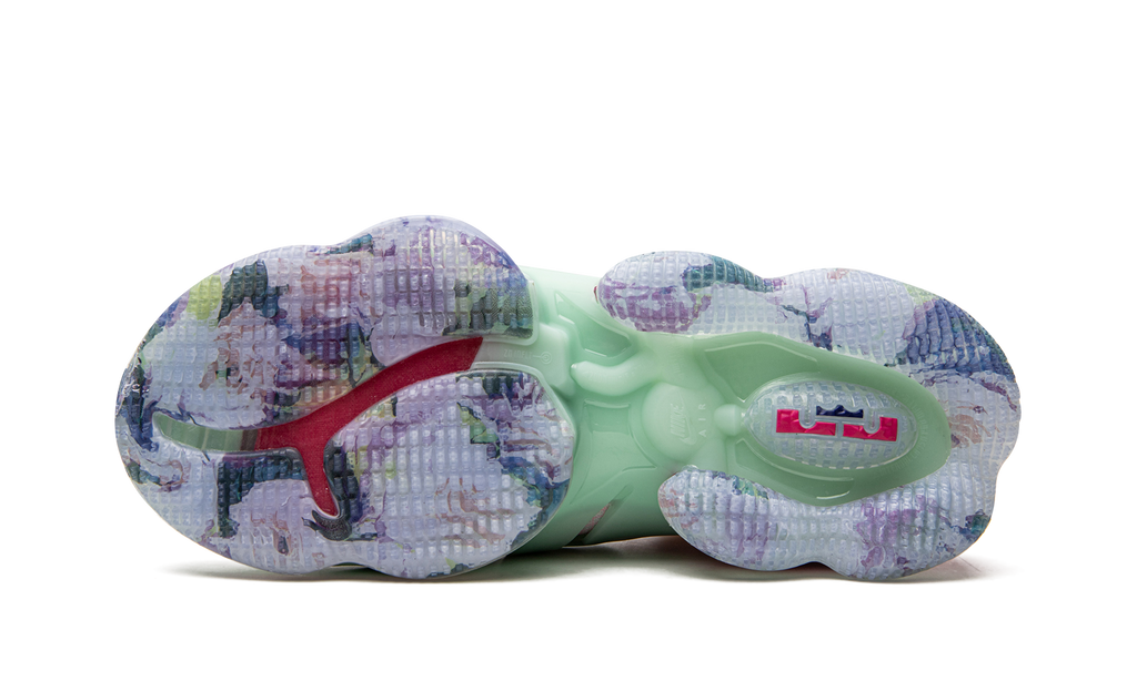 LeBron 19 "Valentine's Day" DH8459 900