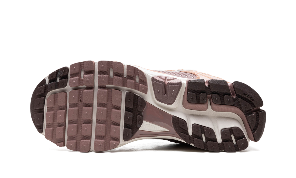 Zoom Vomero 5 "Dusted Clay" HF1553 200