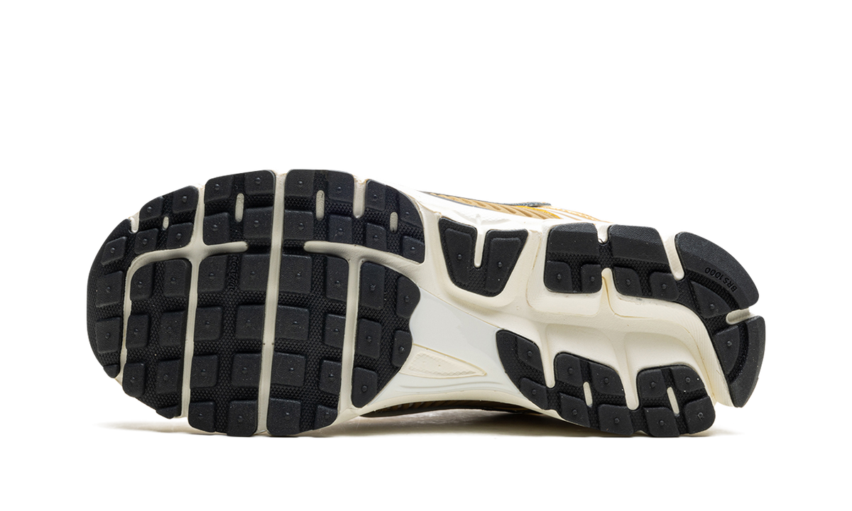 Zoom Vomero 5 WMNS "Metallic Gold" HF7723 001