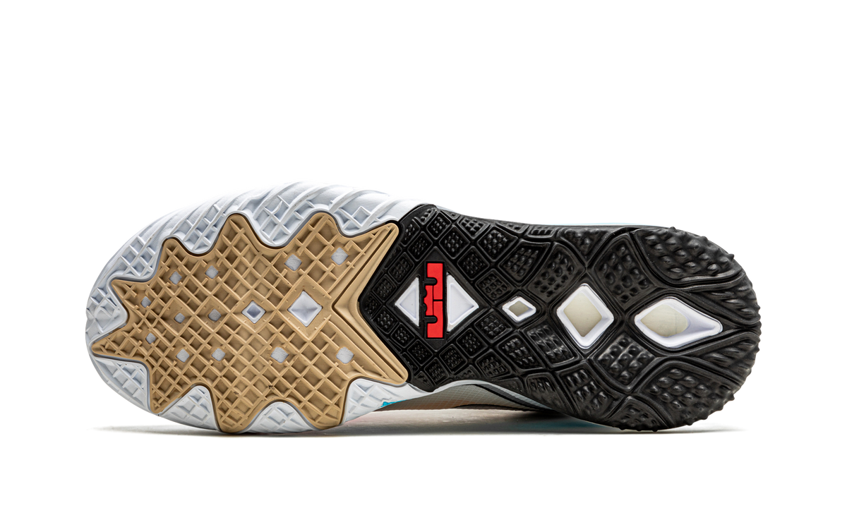 Lebron XVIII Low "Stewie Griffin" CV7562 104
